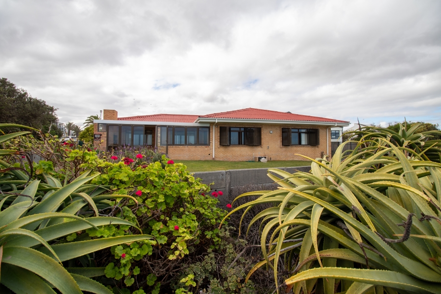 3 Bedroom Property for Sale in Van Riebeeckstrand Western Cape